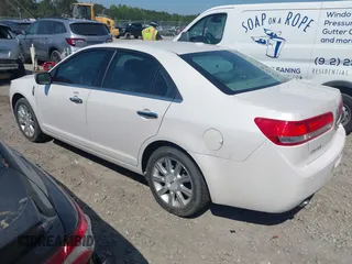 2010 Lincoln MKZ z VIN 3LNHL2GC1AR613439, wystawiony jako IAAI lot #42061630 z przebiegiem 154 707 mil mil oraz . Historia ofert i sprzedaży dostępna na DreamBid. Obrazek 3.
