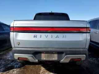 2023 Rivian R1T Adventure z VIN 7FCTGAAA5PN017311, wystawiony jako Copart lot #42523755 z przebiegiem 35 039 mil mil oraz Szkody całkowita. Historia ofert i sprzedaży dostępna na DreamBid. Obrazek 6.