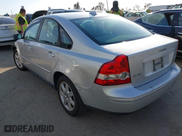2006 Volvo S40 2.4L with VIN YV1MS382262208357, listed as a IAAI auction lot 41562014 with 104,468 mi miles. Bid and sale history available at carsss.com. Image 3.