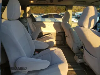 2015 Toyota Sienna LE AAS z VIN 5TDKK3DC4FS542670, wystawiony jako Copart lot #85658924 z przebiegiem 89 845 mil mil oraz Szkoda całkowita • Salvage title. Historia ofert i sprzedaży dostępna na DreamBid. Obrazek 12.