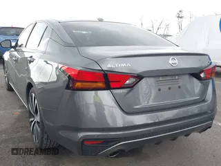 2020 Nissan Altima SR with VIN 1N4BL4CV3LC156766, listed as a IAAI auction lot 41889649 with 70,167 mi miles and . Bid and sale history available at carsss.com. Image 3.