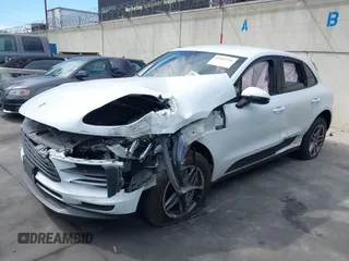 2019 Porsche Macan z VIN WP1AA2A50KLB05922, wystawiony jako IAAI lot #42013711 z przebiegiem Nie podano mil oraz . Historia ofert i sprzedaży dostępna na DreamBid. Obrazek 17.