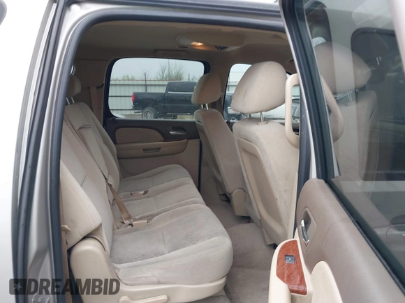 2007 GMC Yukon XL SLT with VIN 1GKFC160X7J311913, listed as a IAAI auction lot 41804518 with 188,458 mi miles. Bid and sale history available at carsss.com. Image 8.