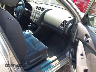 2011 Nissan Altima S with VIN 1N4AL2AP8BN488922, listed as a IAAI auction lot 42037880 with 253,998 mi miles and . Bid and sale history available at carsss.com. Image 5.