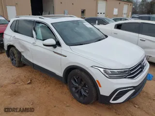 2022 Volkswagen Tiguan SE with VIN 3VV3B7AX7NM035703, listed as a IAAI auction lot 41692101 with 53,979 mi miles. Bid and sale history available at carsss.com. Image 1.