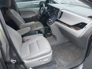 2019 Toyota Sienna XLE Auto Access Seat with VIN 5TDYZ3DC8KS982777, listed as a IAAI auction lot 41519696 with 109,708 mi miles. Bid and sale history available at carsss.com. Image 5.