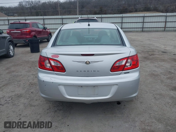 2007 Chrysler Sebring Touring z VIN 1C3LC56K27N567578, wystawiony jako IAAI lot #41507319 z przebiegiem 181 390 mil mil oraz . Historia ofert i sprzedaży dostępna na DreamBid. Obrazek 16.