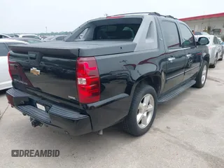 2007 Chevrolet Avalanche 3LT with VIN 3GNFK12327G298260, listed as a IAAI auction lot 42286344 with 251,923 mi miles and . Bid and sale history available at DreamBid. Image 4.