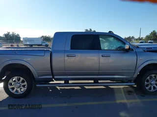 2019 Ram 2500 Laramie with VIN 3C6UR5NL5KG701954, listed as a IAAI auction lot 41030753 with 183,756 mi miles. Bid and sale history available at carsss.com. Image 14.