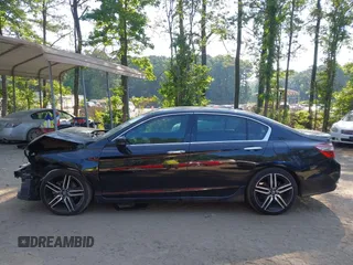 2017 Honda Accord Touring z VIN 1HGCR3F97HA044885, wystawiony jako IAAI lot #42603354 z przebiegiem 175 110 mil mil oraz . Historia ofert i sprzedaży dostępna na DreamBid. Obrazek 14.