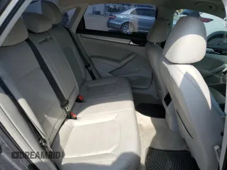 2014 Volkswagen Passat SE z VIN 1VWBN7A30EC078471, wystawiony jako Copart lot #60243135 z przebiegiem 96 862 mil mil oraz Szkoda całkowita • Salvage title. Historia ofert i sprzedaży dostępna na DreamBid. Obrazek 10.
