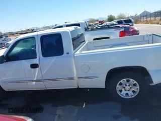 2000 GMC New Sierra 1500 SL with VIN 2GTEC19V0Y1143564, listed as a IAAI auction lot 41839246 with 203,433 mi miles. Bid and sale history available at carsss.com. Image 15.