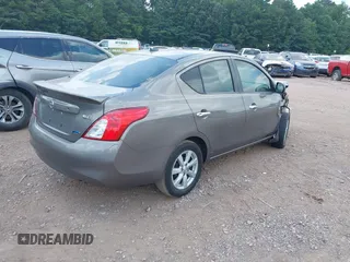 2012 Nissan Versa S z VIN 3N1CN7AP3CL846541, wystawiony jako IAAI lot #42542076 z przebiegiem 140 409 mil mil oraz . Historia ofert i sprzedaży dostępna na DreamBid. Obrazek 4.