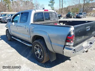 2014 Toyota Tacoma PreRunner with VIN 5TFJU4GNXEX061808, listed as a IAAI auction lot 41585931 with 214,240 mi miles. Bid and sale history available at carsss.com. Image 3.