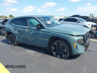 2023 BMW XM z VIN 5YM23CS00P9R58616, wystawiony jako IAAI lot #42205655 z przebiegiem 19 971 mil mil oraz . Historia ofert i sprzedaży dostępna na DreamBid. Obrazek 1.