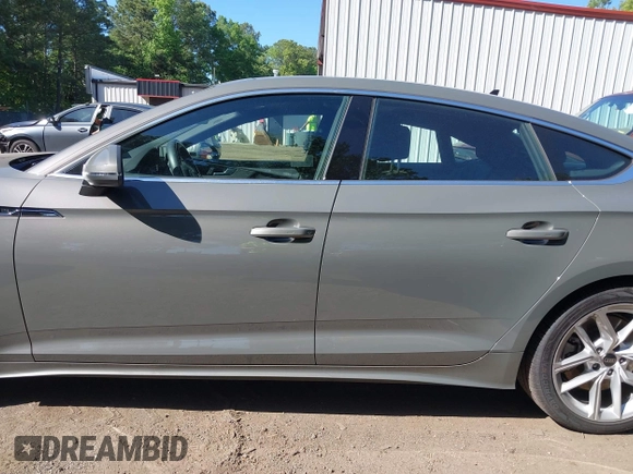 2024 Audi A5 Sportback S line Premium Plus z VIN WAUFACF52RA050222, wystawiony jako IAAI lot #42135082 z przebiegiem 36 607 mil mil oraz . Historia ofert i sprzedaży dostępna na DreamBid. Obrazek 15.