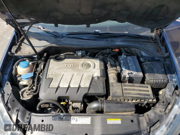 2014 Volkswagen Jetta TDI w/Sunroof & Nav with VIN 3VWPL7AJ0EM623237, listed as a Copart auction lot 59503205 with 131,111 mi miles and Salvage title. Bid and sale history available at DreamBid. Image 12.