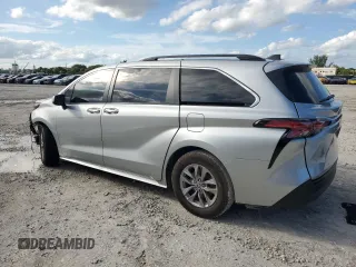 2022 Toyota Sienna XLE with VIN 5TDYRKECXNS116933, listed as a Copart auction lot 75859424 with 45,732 mi miles and Salvage Title. Bid and sale history available at carsss.com. Image 2.