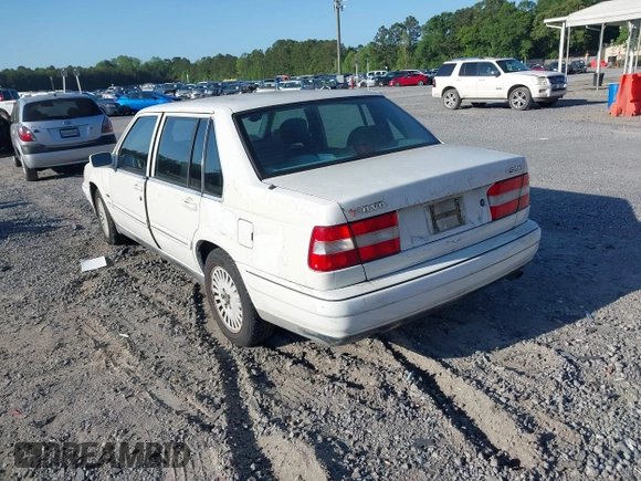 1998 Volvo S90 with VIN YV1KS9605W1129198, listed as a IAAI auction lot 42153215 with 257,242 mi miles. Bid and sale history available at carsss.com. Image 3.