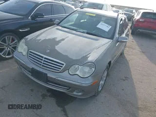 2005 Mercedes-Benz C 240 z VIN WDBRH61J65F567374, wystawiony jako IAAI lot #42477782 z przebiegiem 137 828 mil mil oraz . Historia ofert i sprzedaży dostępna na DreamBid. Obrazek 2.