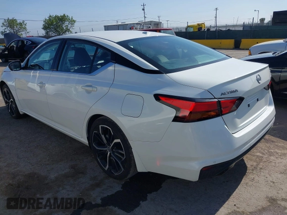 2024 Nissan Altima SR with VIN 1N4BL4CV0RN313828, listed as a IAAI auction lot 42172052 with 5,279 mi miles and . Bid and sale history available at DreamBid. Image 3.