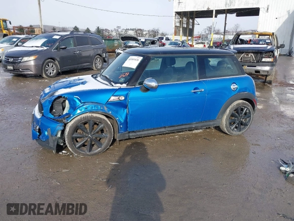 2011 MINI Hardtop S z VIN WMWSV3C50BTY12514, wystawiony jako IAAI lot #40989520 z przebiegiem 199 445 mil mil oraz . Historia ofert i sprzedaży dostępna na DreamBid. Obrazek 2.
