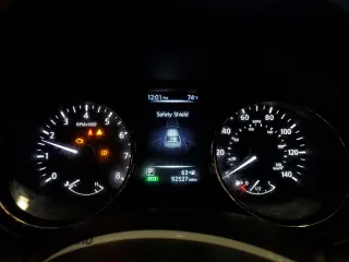2017 Nissan Rogue SV z VIN KNMAT2MV4HP602321, wystawiony jako Copart lot #60622935 z przebiegiem 92 527 mil mil oraz Czysty tytuł • Clean title. Historia ofert i sprzedaży dostępna na DreamBid. Obrazek 9.
