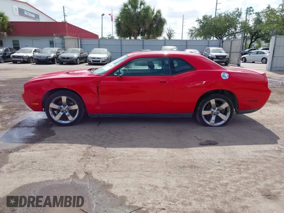 2009 Dodge Challenger R/T z VIN 2B3LJ54T89H588042, wystawiony jako IAAI lot #42122055 z przebiegiem Nie podano mil oraz . Historia ofert i sprzedaży dostępna na DreamBid. Obrazek 13.