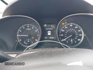 2017 Hyundai Santa Fe 2.4L z VIN 5XYZT3LB1HG489625, wystawiony jako IAAI lot #41784791 z przebiegiem 95 435 mil mil oraz . Historia ofert i sprzedaży dostępna na DreamBid. Obrazek 7.