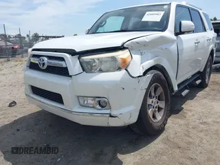 2010 Toyota 4Runner SR5 z VIN JTEZU5JR4A5003392, wystawiony jako IAAI lot #42085983 z przebiegiem 236 299 mil mil oraz . Historia ofert i sprzedaży dostępna na DreamBid. Obrazek 6.