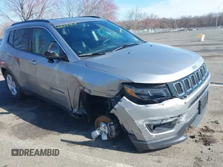 2019 Jeep Compass Altitude z VIN 3C4NJCBB9KT736881, wystawiony jako IAAI lot #41877957 z przebiegiem 63 566 mil mil oraz . Historia ofert i sprzedaży dostępna na DreamBid. Obrazek 1.