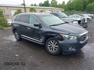 2013 Infiniti JX35 z VIN 5N1AL0MM9DC338750, wystawiony jako IAAI lot #42262205 z przebiegiem 93 072 mil mil oraz . Historia ofert i sprzedaży dostępna na DreamBid. Obrazek 1.