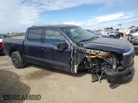2022 Ford F-150 Lightning Pro z VIN 1FTVW1EL9NWG10318, wystawiony jako Copart lot #47857805 z przebiegiem 33 470 mil mil oraz Szkoda całkowita • Salvage title. Historia ofert i sprzedaży dostępna na DreamBid. Obrazek 4.