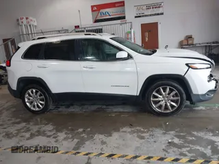 2016 Jeep Cherokee Limited z VIN 1C4PJLDB6GW355058, wystawiony jako IAAI lot #42231943 z przebiegiem 124 656 mil mil oraz . Historia ofert i sprzedaży dostępna na DreamBid. Obrazek 12.