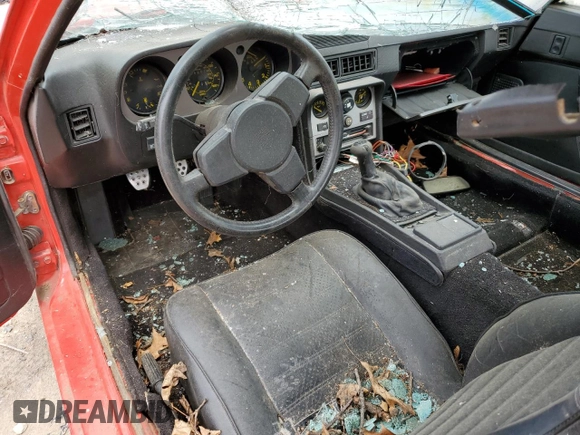 1984 Porsche 944 z VIN WP0AA0945EN454696, wystawiony jako Copart lot #61697004 z przebiegiem 66 607 mil mil oraz Czysty tytuł • Clean title. Historia ofert i sprzedaży dostępna na DreamBid. Obrazek 8.