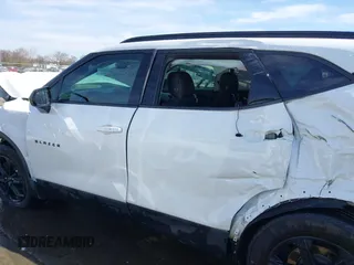 2023 Chevrolet Blazer LT z VIN 3GNKBCR40PS101480, wystawiony jako IAAI lot #41833476 z przebiegiem 44 161 mil mil oraz . Historia ofert i sprzedaży dostępna na DreamBid. Obrazek 15.