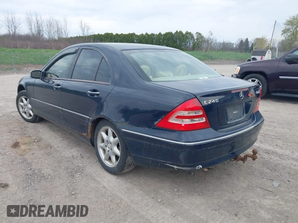 2004 Mercedes-Benz C 240 z VIN WDBRF81J84F457572, wystawiony jako IAAI lot #42126183 z przebiegiem 221 755 mil mil oraz . Historia ofert i sprzedaży dostępna na DreamBid. Obrazek 3.