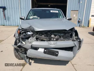 2021 Toyota 4Runner SR5 z VIN JTEBU5JR0M5916561, wystawiony jako Copart lot #59026425 z przebiegiem 29 737 mil mil oraz Szkoda całkowita • Salvage title. Historia ofert i sprzedaży dostępna na DreamBid. Obrazek 5.