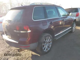 2008 Volkswagen Touareg V6 z VIN WVGBE77L38D044092, wystawiony jako IAAI lot #41766743 z przebiegiem Nie podano mil oraz . Historia ofert i sprzedaży dostępna na DreamBid. Obrazek 4.