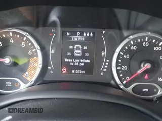2019 Jeep Renegade Latitude z VIN ZACNJABBXKPJ76703, wystawiony jako IAAI lot #42151566 z przebiegiem 91 372 mil mil oraz . Historia ofert i sprzedaży dostępna na DreamBid. Obrazek 7.
