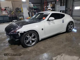 2012 Nissan 370Z z VIN JN1AZ4EH2CM564443, wystawiony jako Copart lot #45126885 z przebiegiem 71 729 mil mil oraz Szkody całkowita. Historia ofert i sprzedaży dostępna na DreamBid. Obrazek 1.