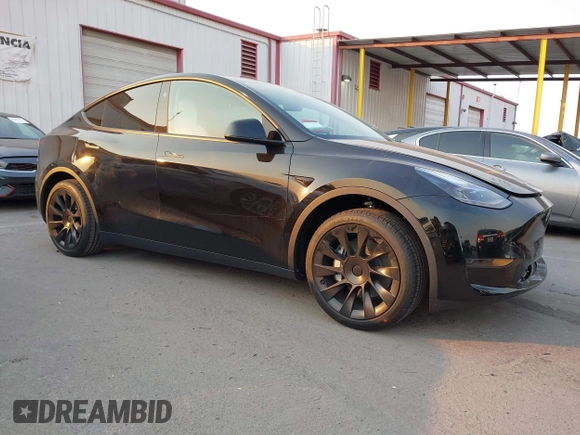 2025 Tesla Model Y Long Range with VIN 7SAYGDED5SF281818, listed as a IAAI auction lot 41302611 with 395 mi miles and . Bid and sale history available at DreamBid. Image 1.