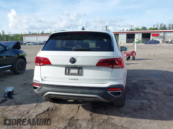 2022 Volkswagen Taos SE z VIN 3VVTX7B2XNM025588, wystawiony jako IAAI lot #39670650 z przebiegiem 45 817 mil mil oraz . Historia ofert i sprzedaży dostępna na DreamBid. Obrazek 16.