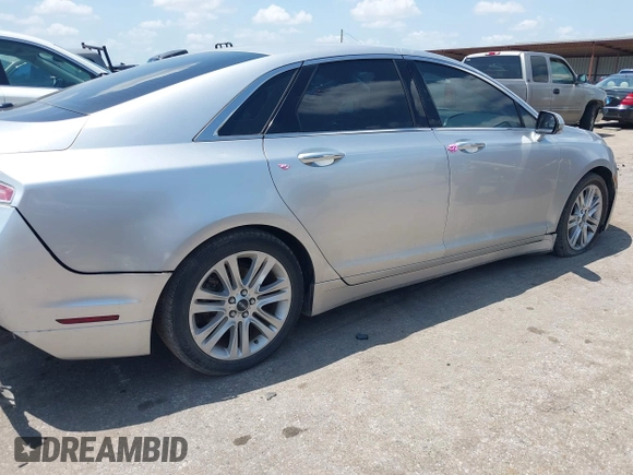 2016 Lincoln MKZ Hybrid z VIN 3LN6L2LUXGR603569, wystawiony jako IAAI lot #42220243 z przebiegiem 109 414 mil mil oraz . Historia ofert i sprzedaży dostępna na DreamBid. Obrazek 4.