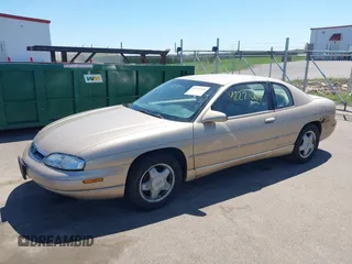 1999 Chevrolet Monte Carlo LS z VIN 2G1WW12M2X9288465, wystawiony jako IAAI lot #42221009 z przebiegiem 62 218 mil mil oraz . Historia ofert i sprzedaży dostępna na DreamBid. Obrazek 2.