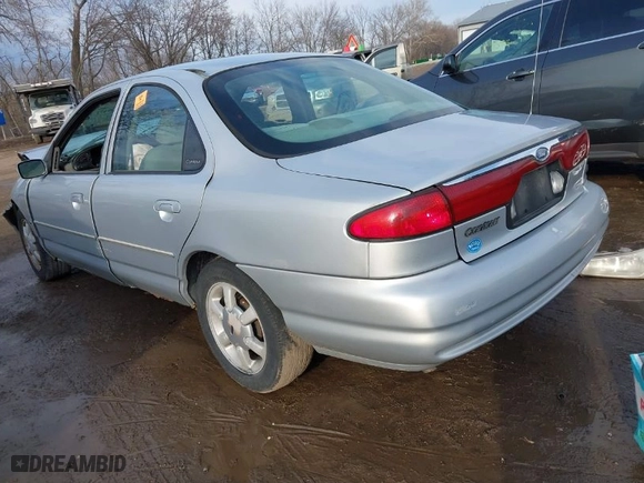 1998 Ford Contour SE with VIN 1FAFP6631WK310154, listed as a IAAI auction lot 41599472 with 133,371 mi miles. Bid and sale history available at carsss.com. Image 3.