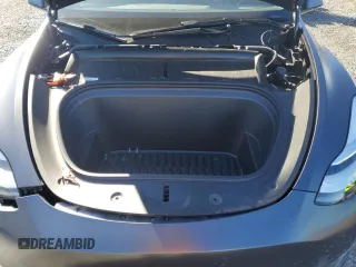 2022 Tesla Model Y Long Range z VIN 7SAYGAEE5NF430627, wystawiony jako Copart lot #89192355 z przebiegiem 35 107 mil mil oraz Szkody całkowita. Historia ofert i sprzedaży dostępna na DreamBid. Obrazek 12.
