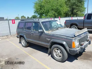 1987 Jeep Cherokee with VIN 1JCML7849HT112362, listed as a IAAI auction lot 42646285 with 162,661 mi miles and . Bid and sale history available at DreamBid. Image 1.
