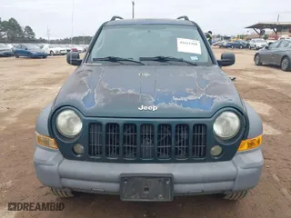 2005 Jeep Liberty Sport with VIN 1J4GL48525W655627, listed as a IAAI auction lot 41621988 with 186,585 mi miles. Bid and sale history available at carsss.com. Image 6.