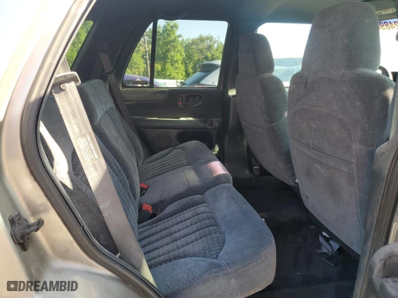 2000 Chevrolet Blazer LS with VIN 1GNCS13W7Y2376702, listed as a Copart auction lot 52489605 with 137,692 mi miles and Salvage Title. Bid and sale history available at carsss.com. Image 10.